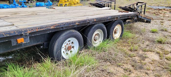 Used Gooseneck Equipment Trailer 3 Axle (21,000 lb)