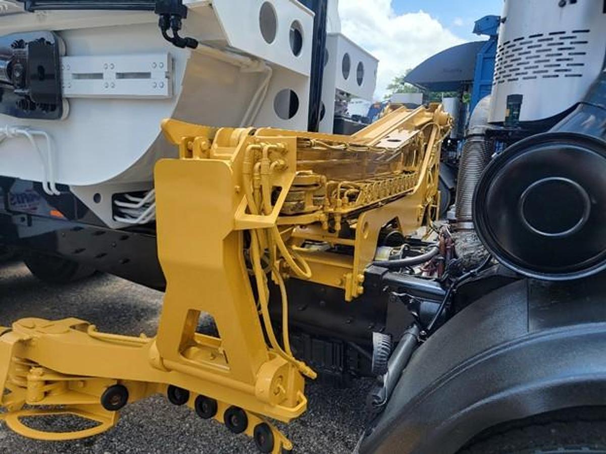 Used 2017 MACK AUTOMATED SIDE LOAD TRUCK