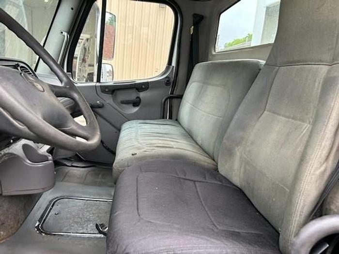 Used 2010 FREIGHTLINER REAR LOAD TRUCK