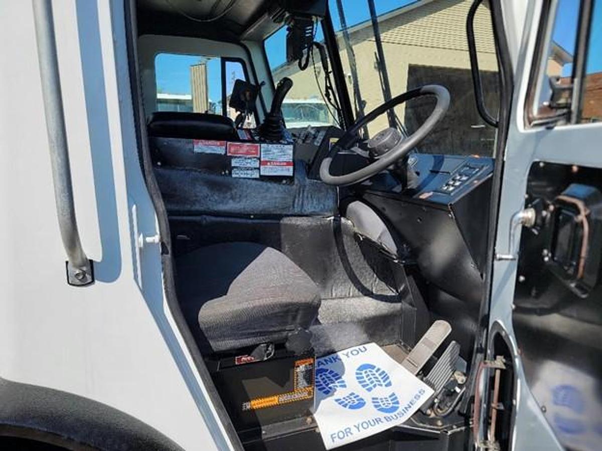 Used 2016 MACK AUTOMATED SIDE LOAD TRUCK