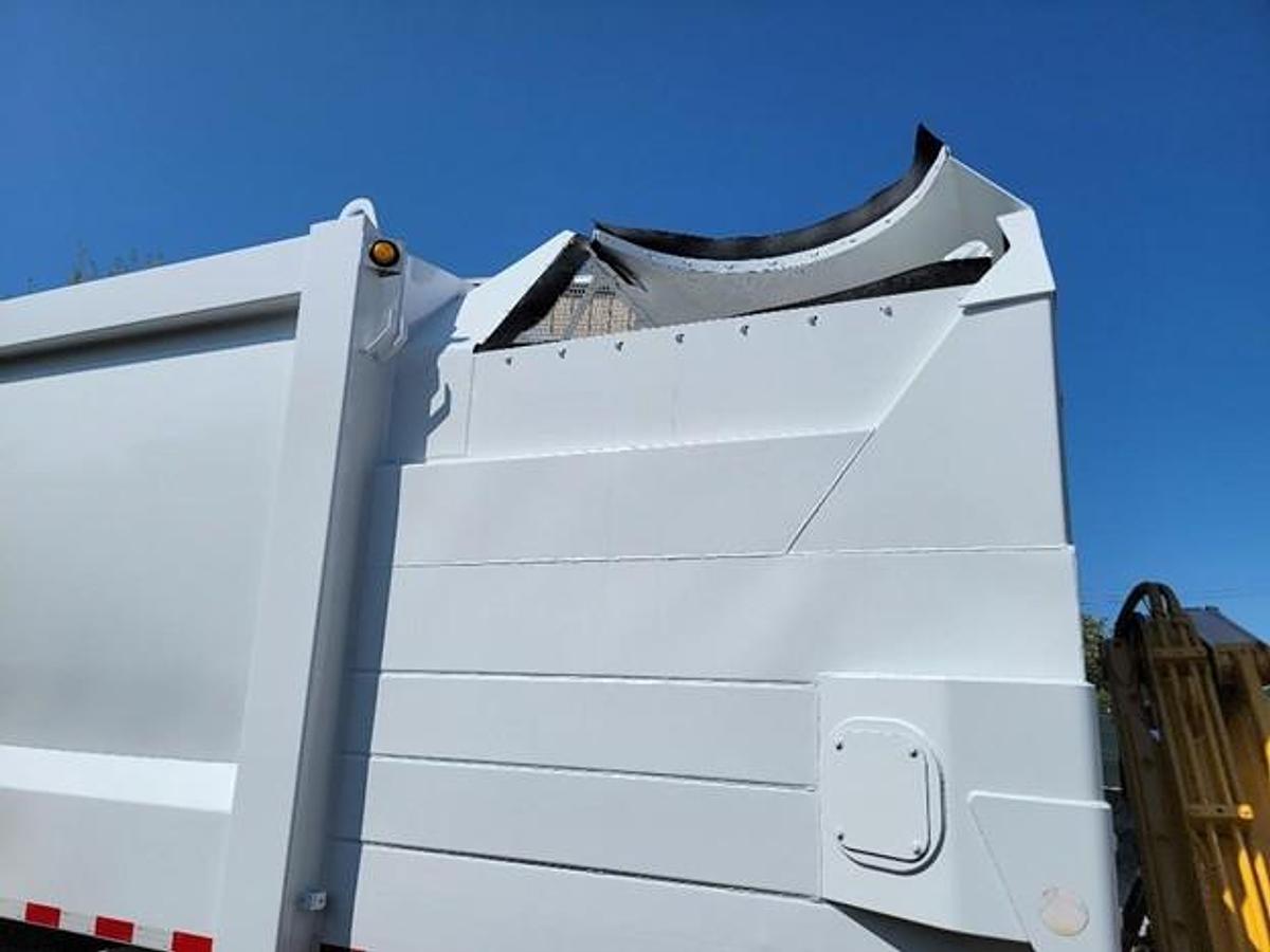 Used 2016 MACK AUTOMATED SIDE LOAD TRUCK