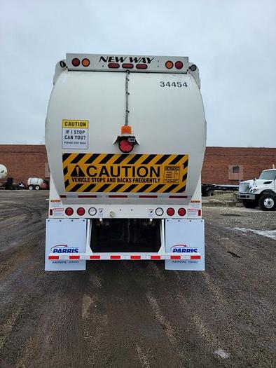 Used 2017 MACK AUTOMATED SIDE LOAD TRUCK