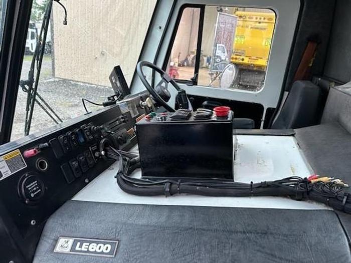 Used 2010 MACK SIDE LOAD TRUCKC