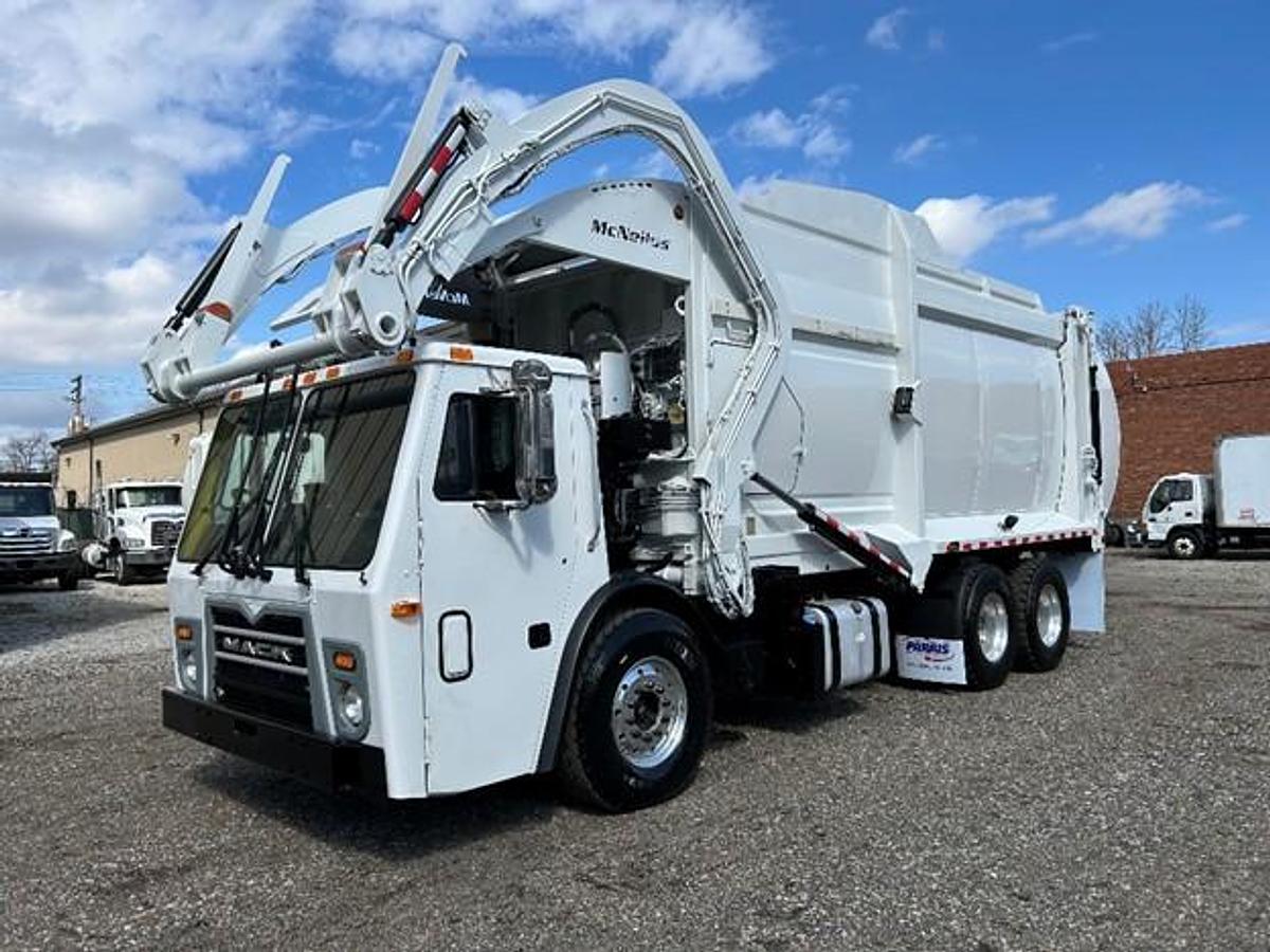 Used 2015 MACK FRONT LOAD TRUCK