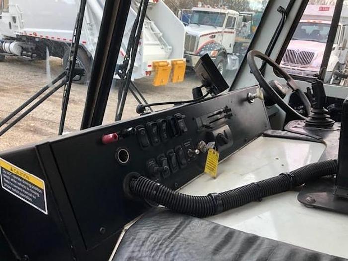 Used 2013 MACK SIDE LOAD TRUCK