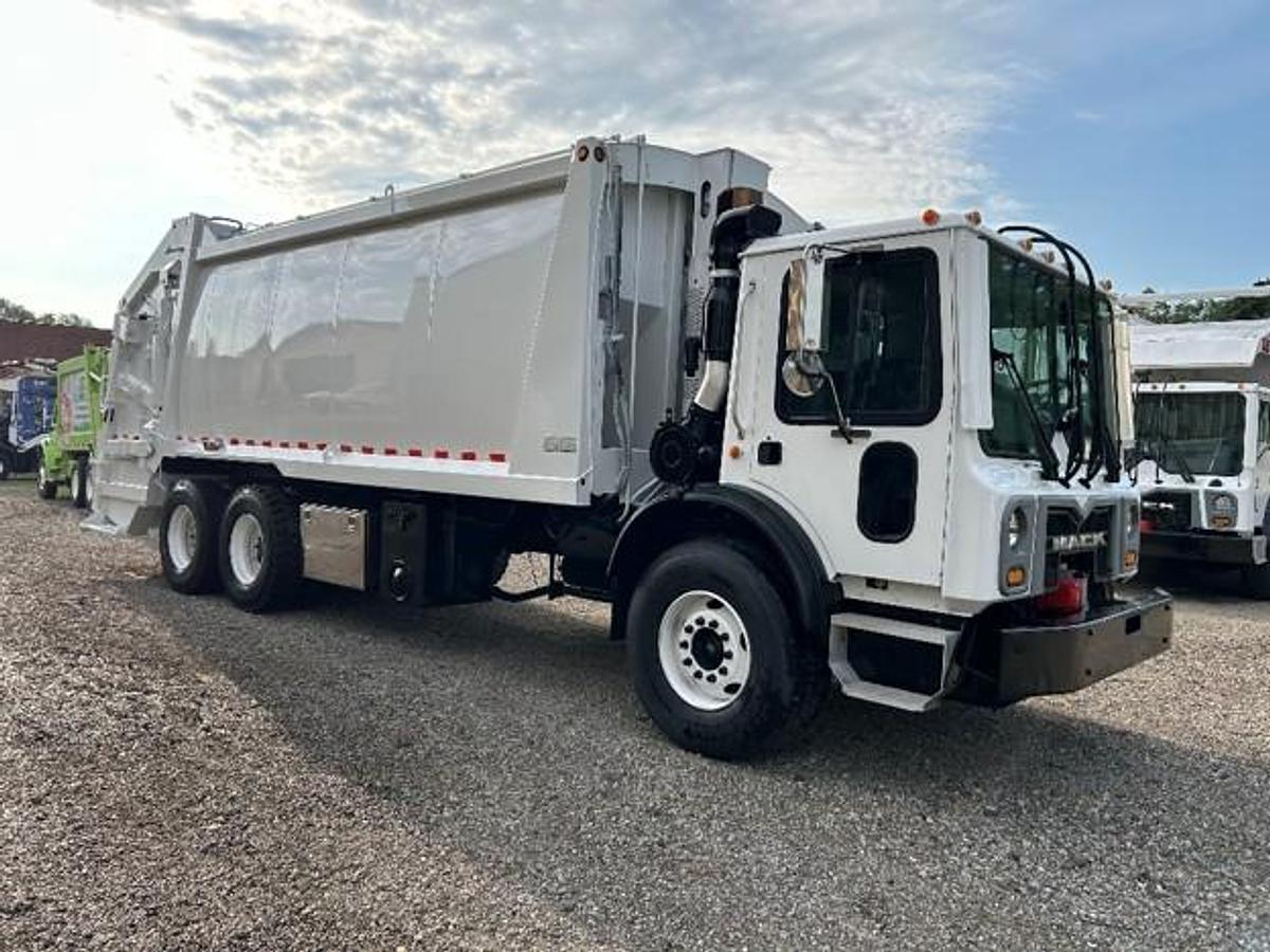 Used 2012 MACK REAR LOAD TRUCK