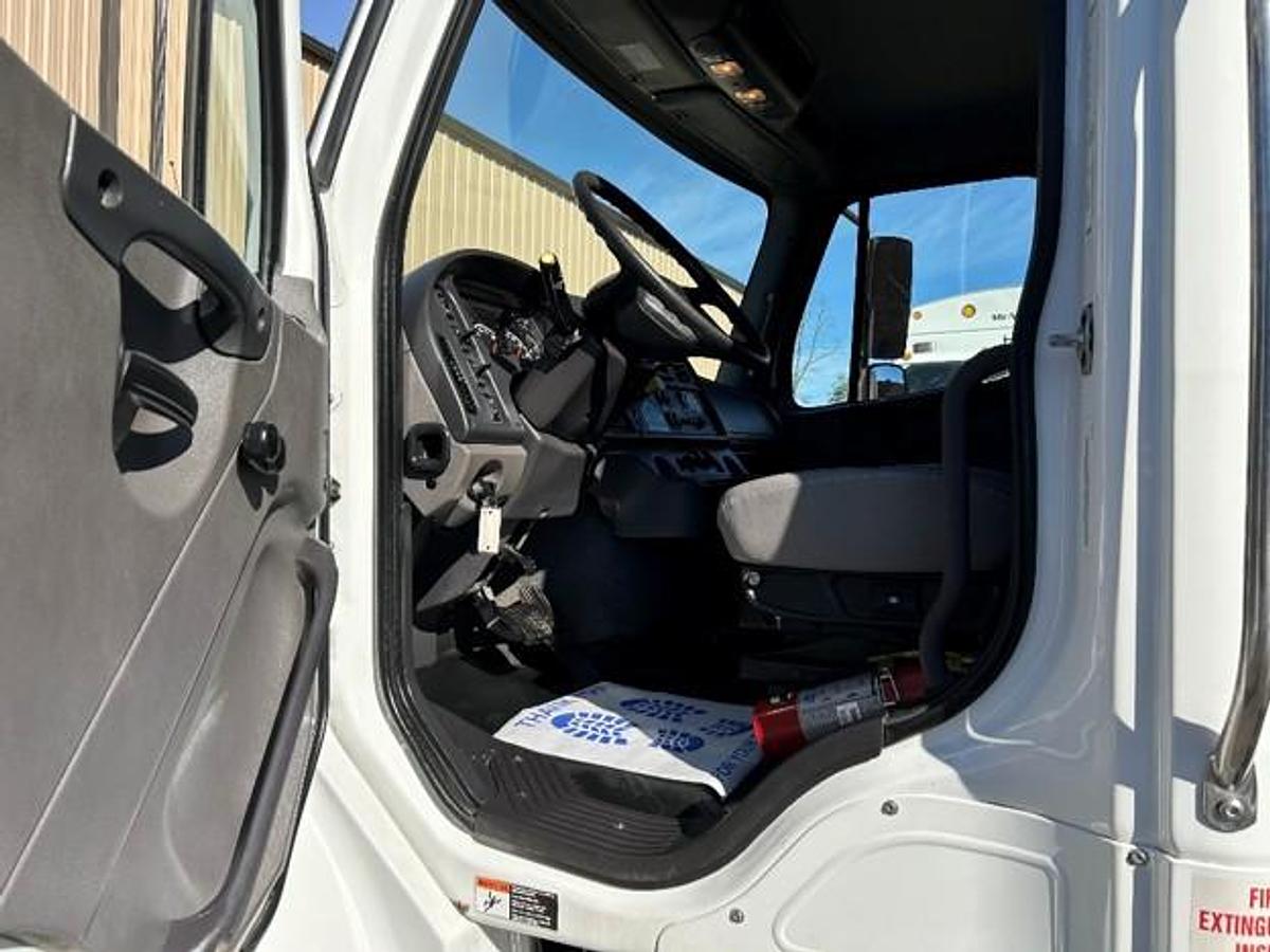 Used 2021 FREIGHTLINER SPLIT BODY REAR LOAD TRUCK