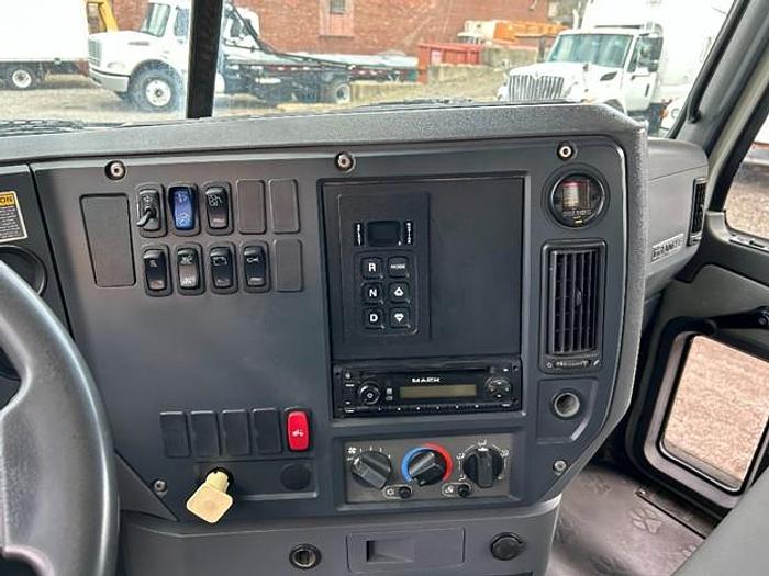 Used 2010 MACK REAR LOAD TRUCK