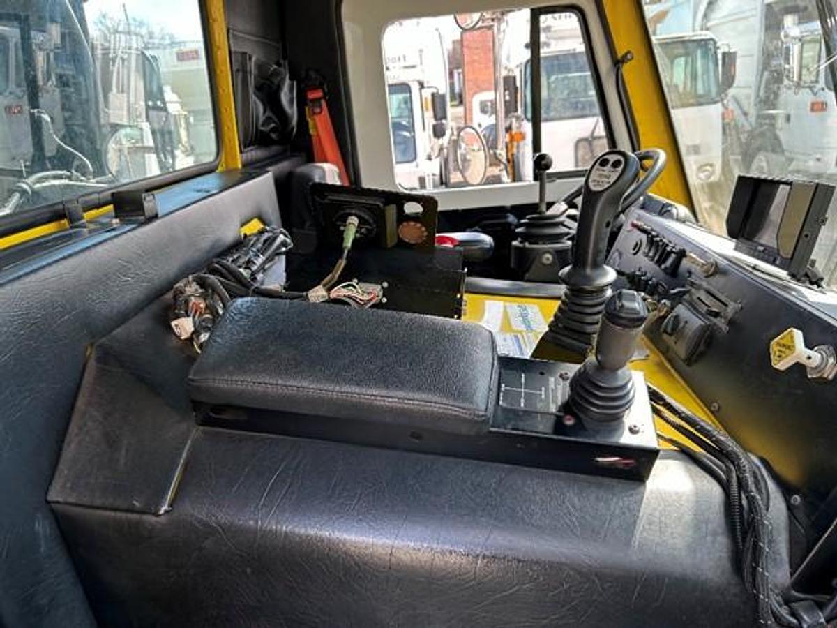 Used 2015 MACK FRONT LOAD TRUCK