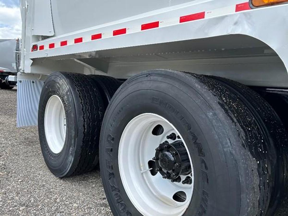 Used 2017 AUTOCAR AUTOMATED SIDE LOAD TRUCK