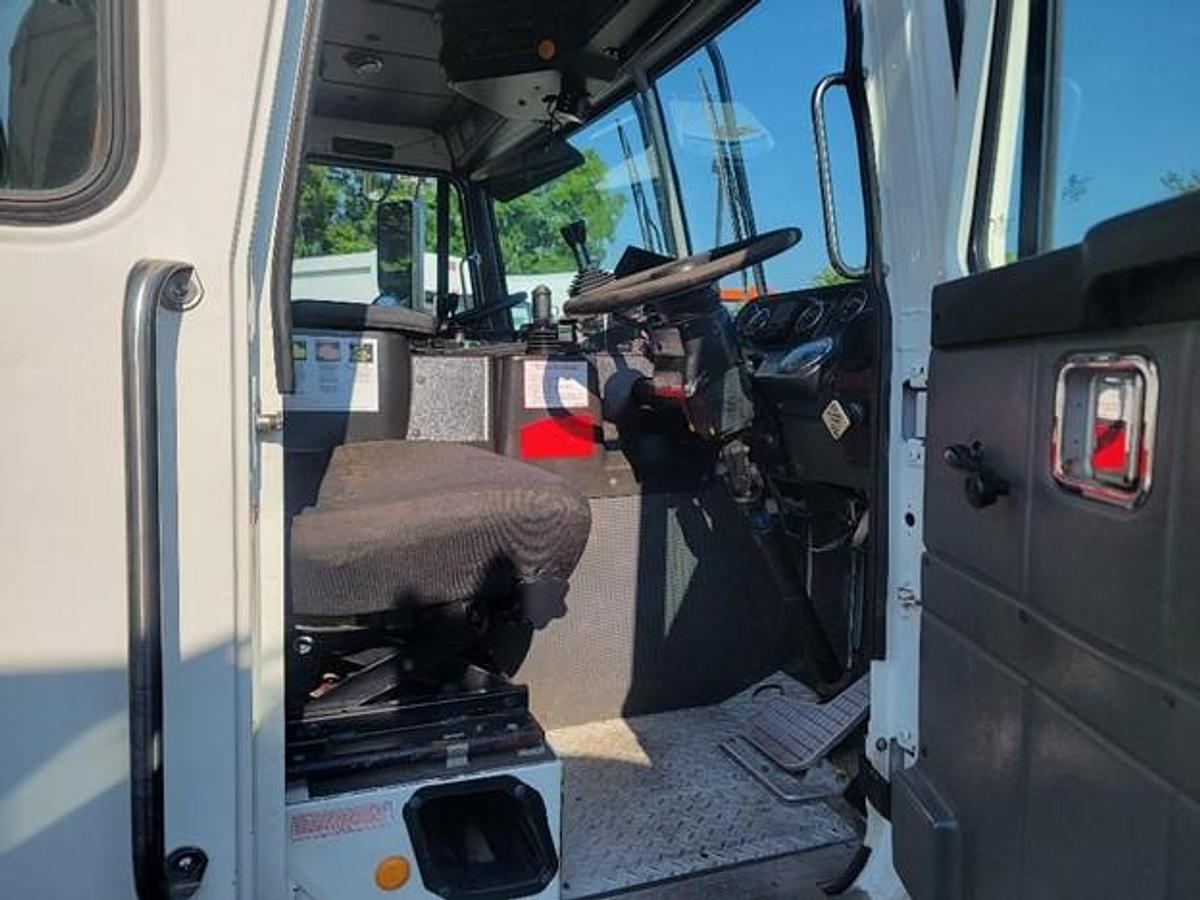 Used 2017 AUTOCAR FRONT LOAD TRUCK