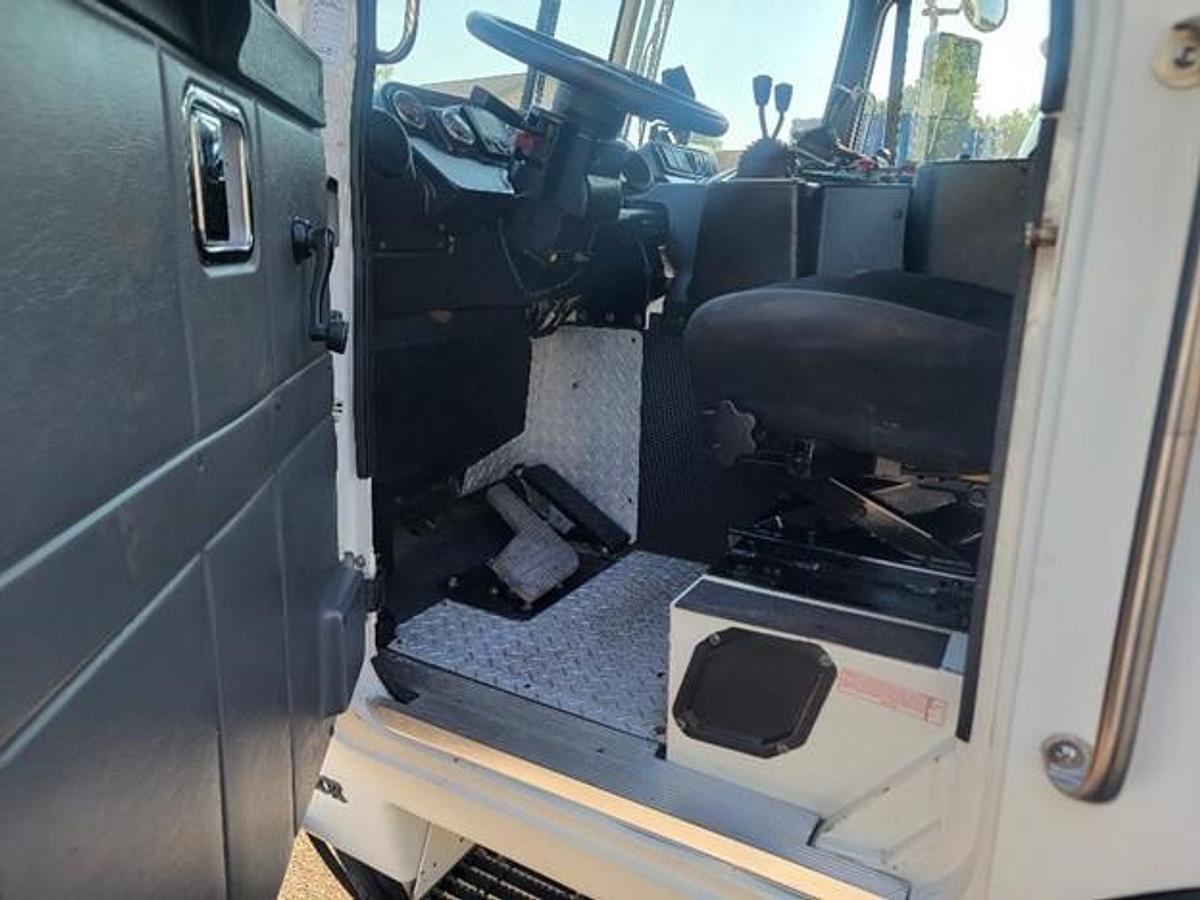 Used 2017 AUTOCAR FRONT LOAD TRUCK