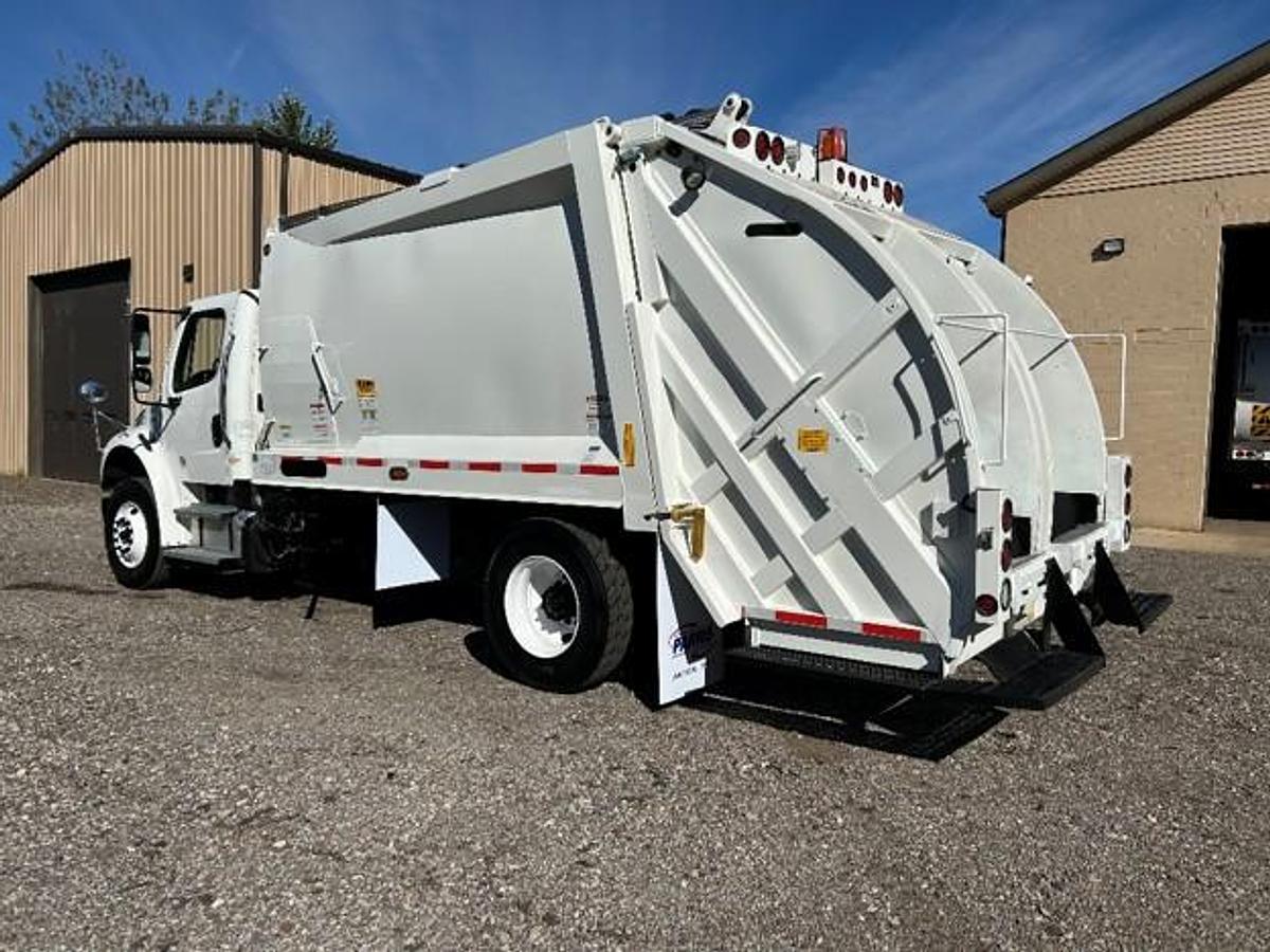 Used 2021 FREIGHTLINER SPLIT BODY REAR LOAD TRUCK