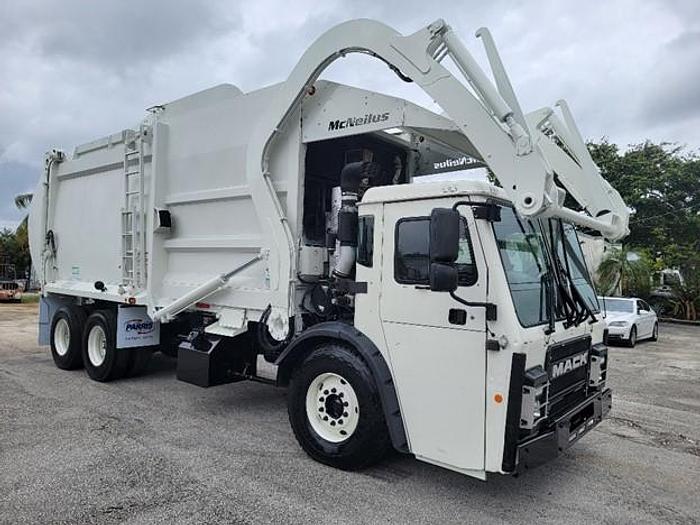 Used 2017 MACK FRONT LOAD TRUCK