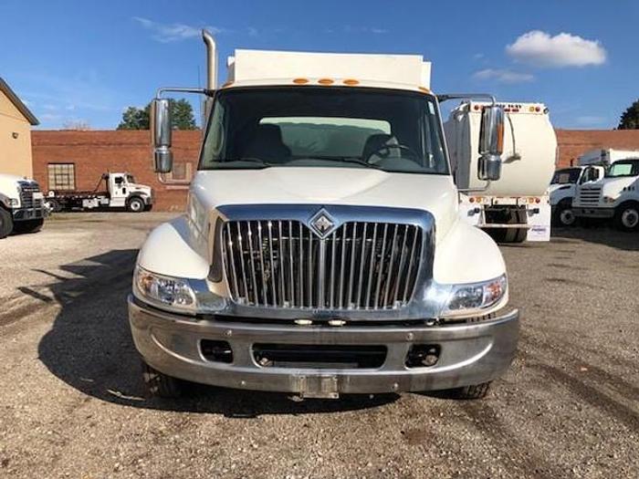 Used 2003 INTERNATIONAL SIDE LOAD TRUCK
