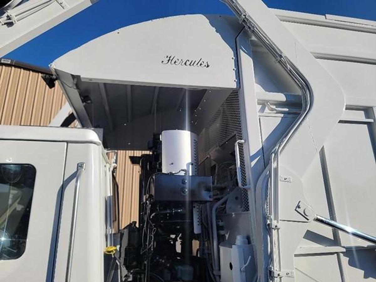 Used 2016 MACK FRONT LOAD TRUCK