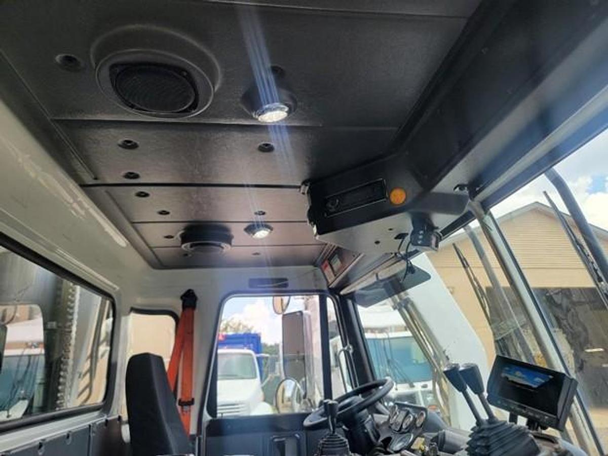 Used 2017 AUTOCAR FRONT LOAD TRUCK