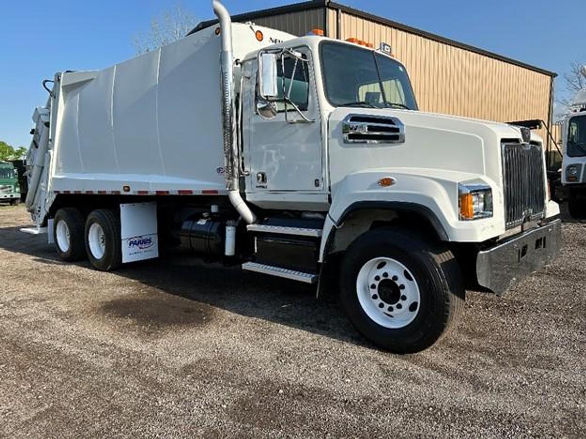 Used 2017 WESTERN STAR REAR LOAD TRUCK