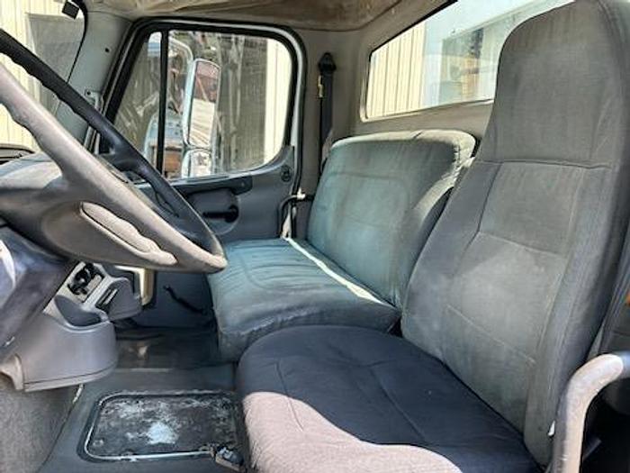 Used 2010 FREIGHTLINER REAR LOAD TRUCK