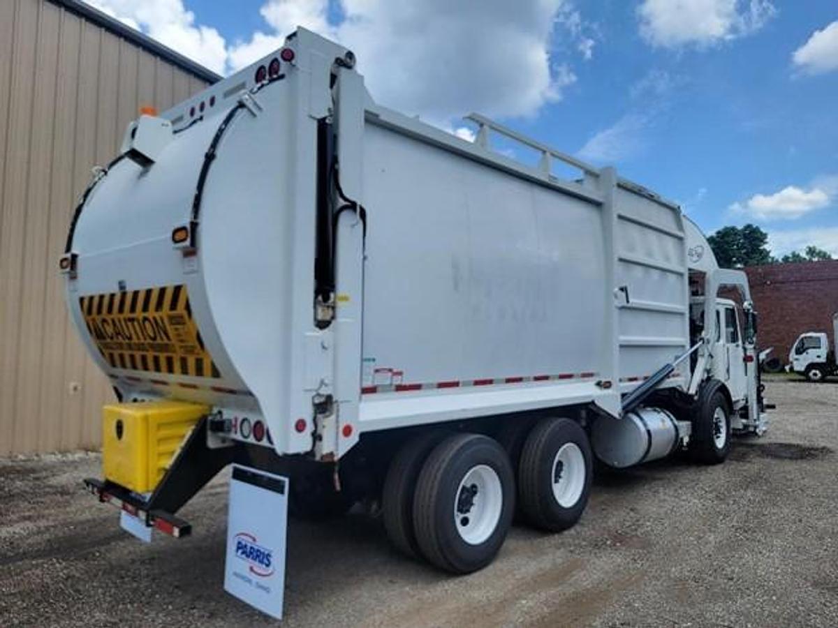Used 2017 AUTOCAR FRONT LOAD TRUCK