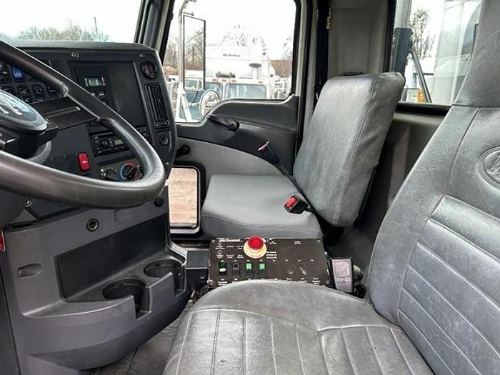 Used 2010 MACK REAR LOAD TRUCK