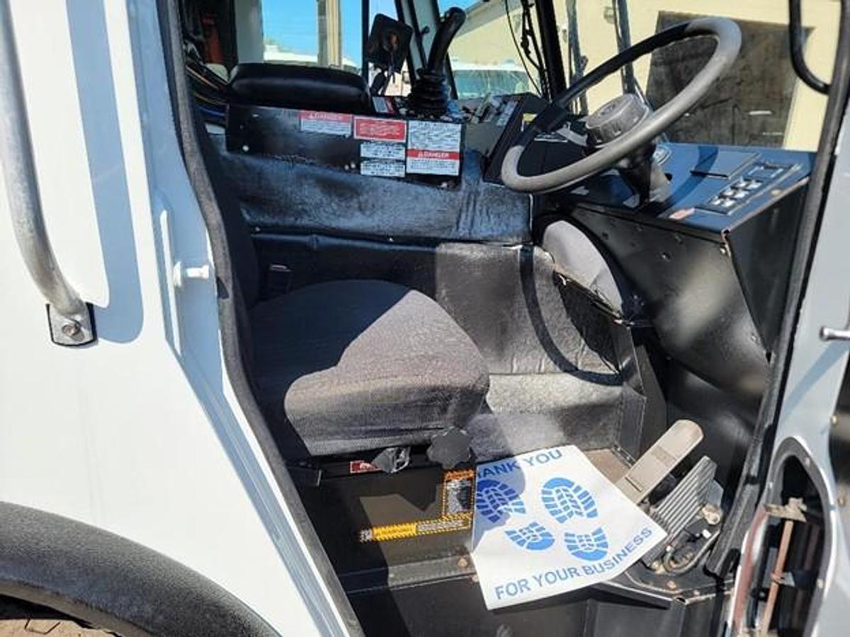 Used 2016 MACK AUTOMATED SIDE LOAD TRUCK