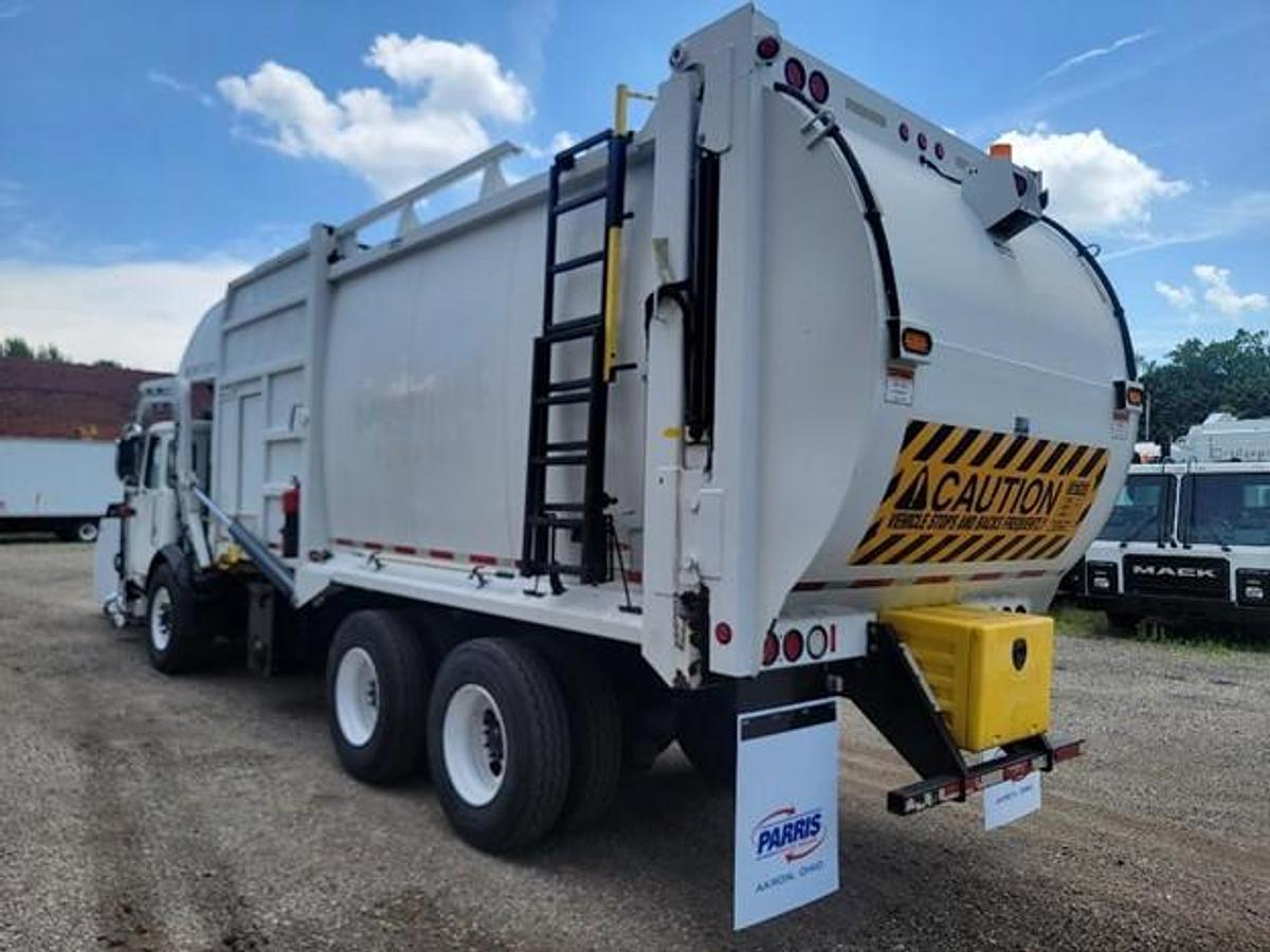 Used 2017 AUTOCAR FRONT LOAD TRUCK