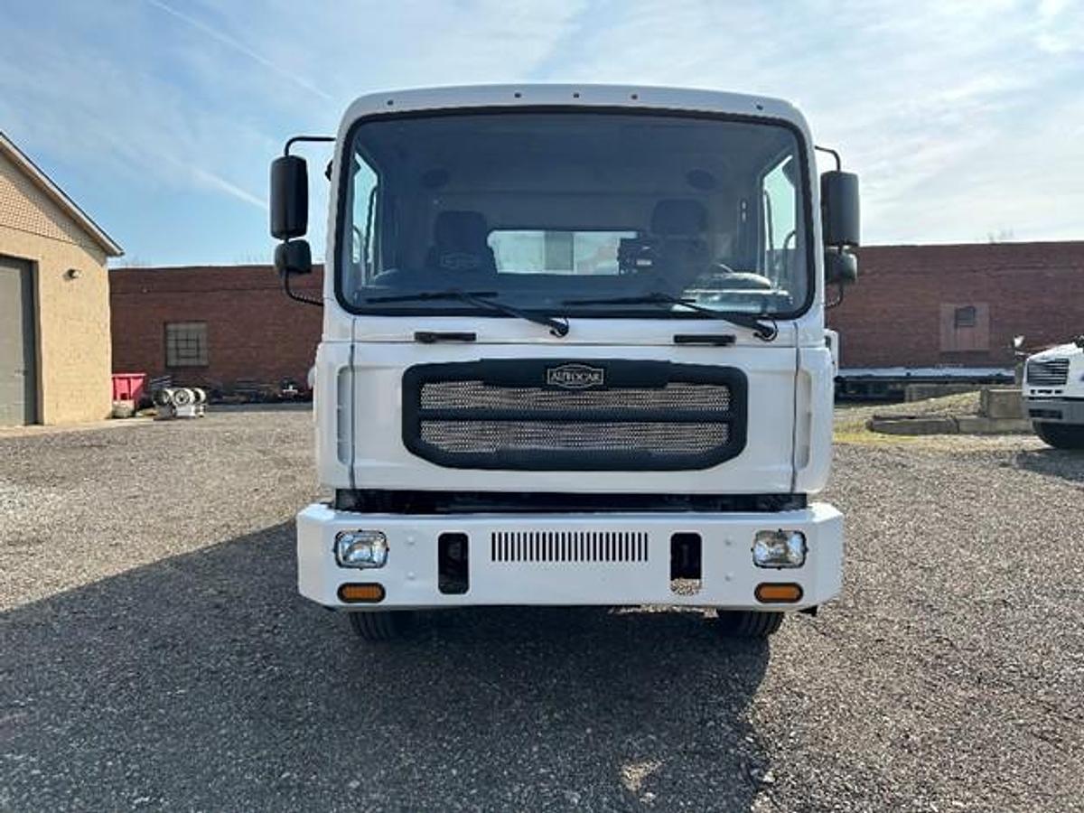 Used 2018 AUTOCAR REAR LOAD TRUCK