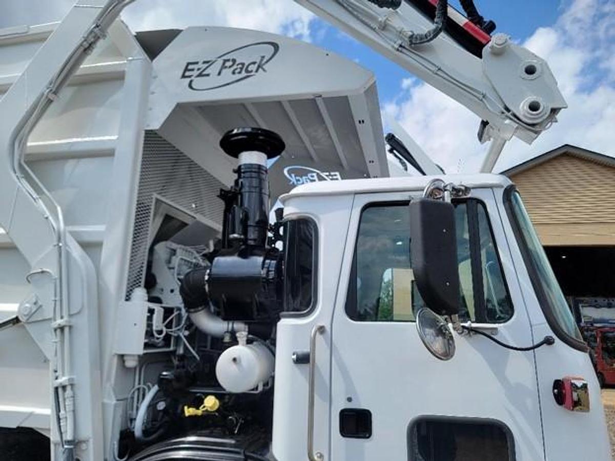 Used 2019 AUTOCAR FRONT LOAD TRUCK