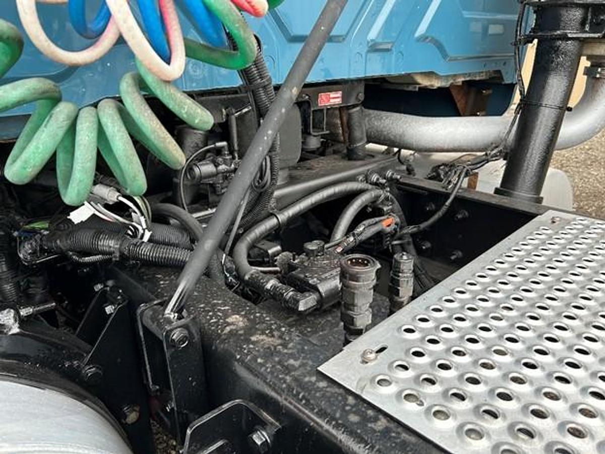 Used 2013 INTERNATIONAL DAY CAB