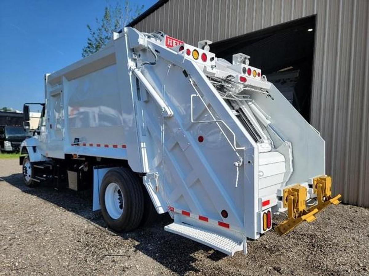Used 2014 FREIGHTLINER REAR LOAD TRUCK