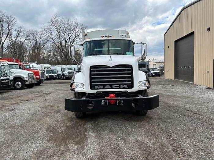 Used 2010 MACK REAR LOAD TRUCK