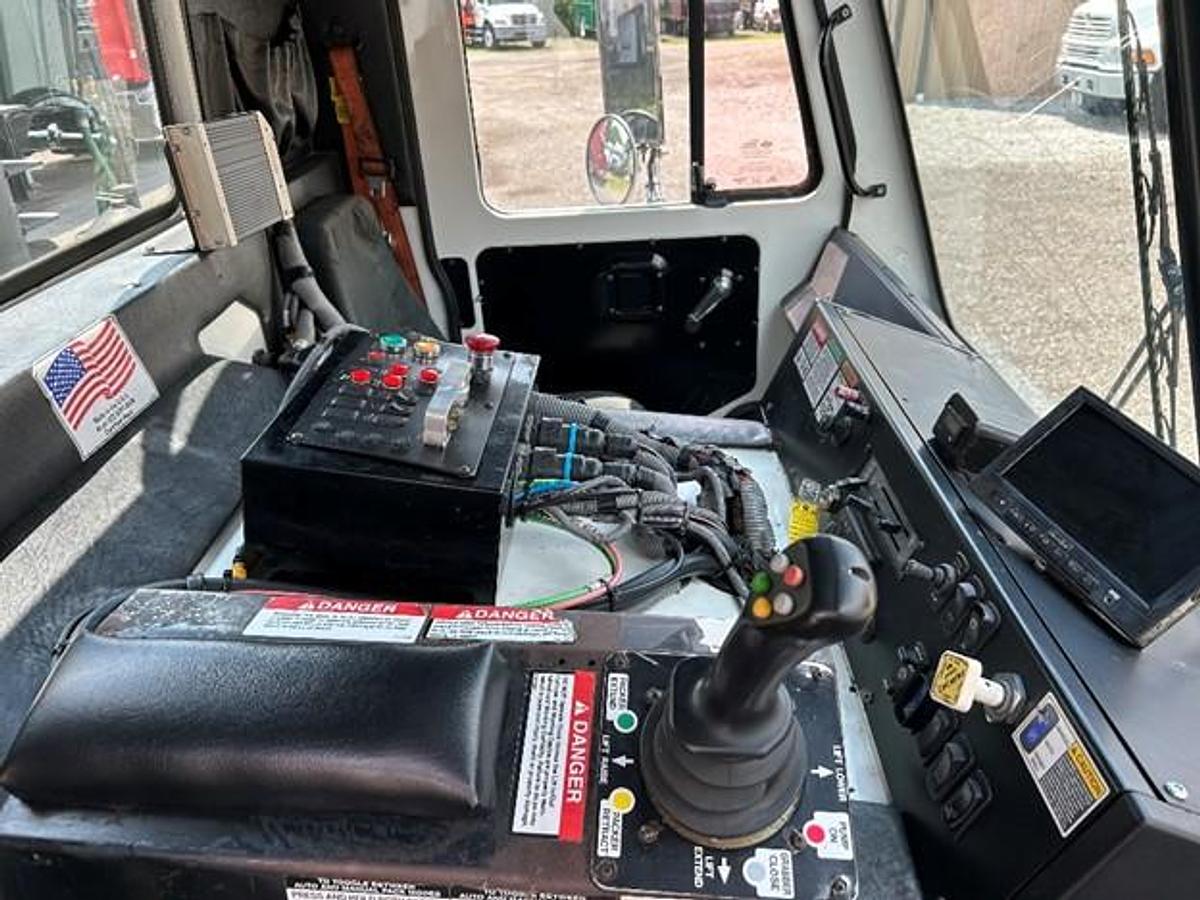 Used 2012 MACK AUTOMATED SIDE LOAD TRUCK