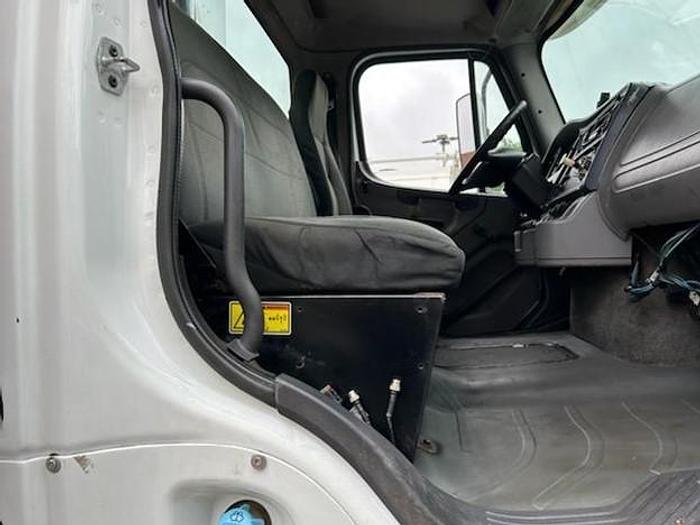 Used 2010 FREIGHTLINER REAR LOAD TRUCK