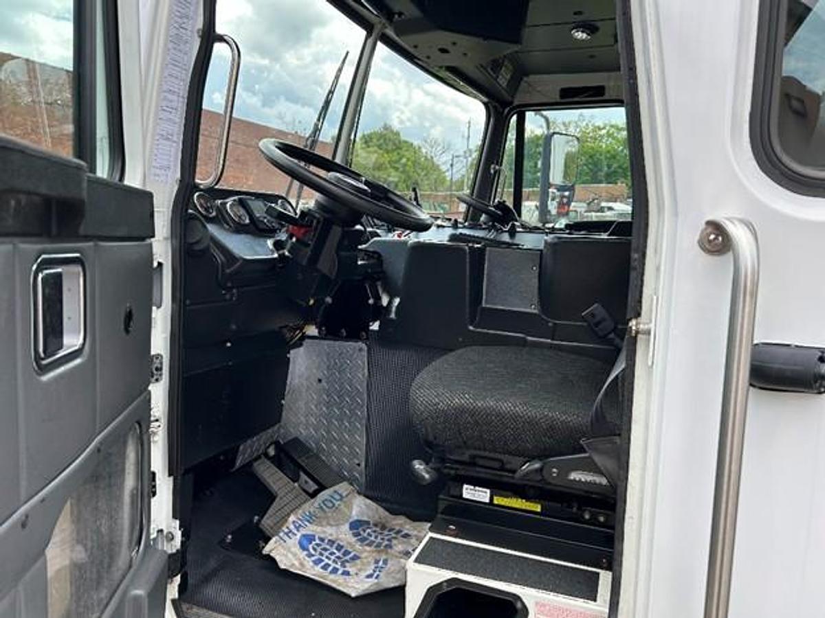 Used 2017 AUTOCAR AUTOMATED SIDE LOAD TRUCK