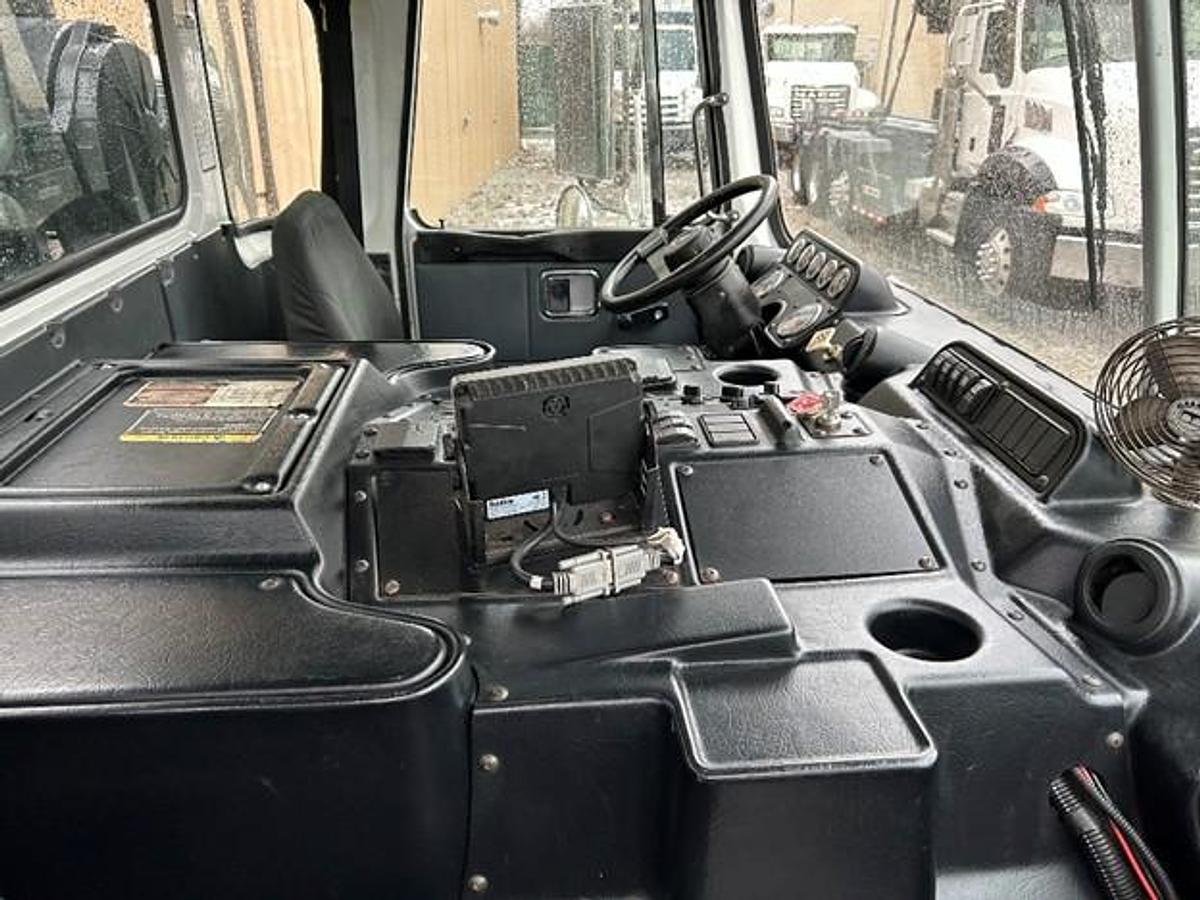 Used 2011 AUTOCAR REAR LOAD TRUCK