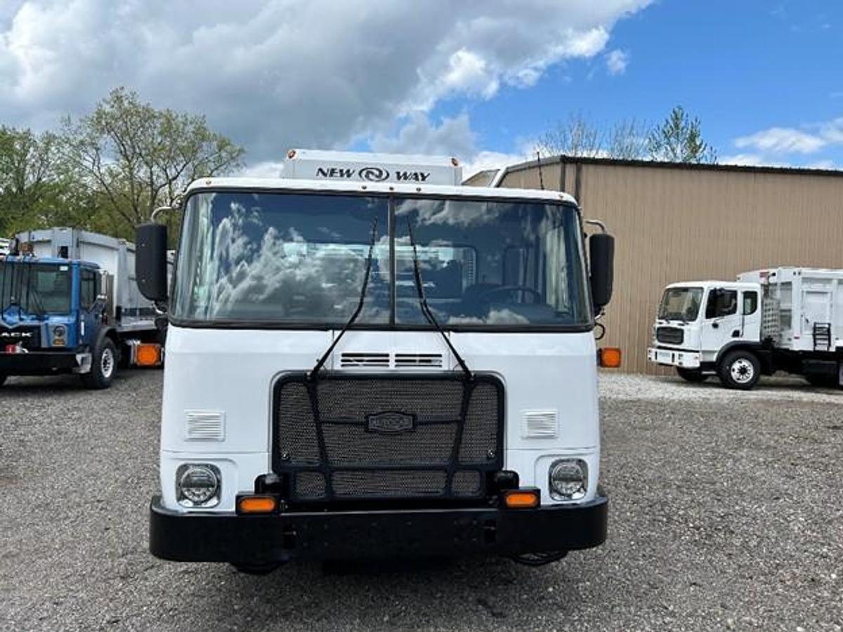Used 2017 AUTOCAR AUTOMATED SIDE LOAD TRUCK