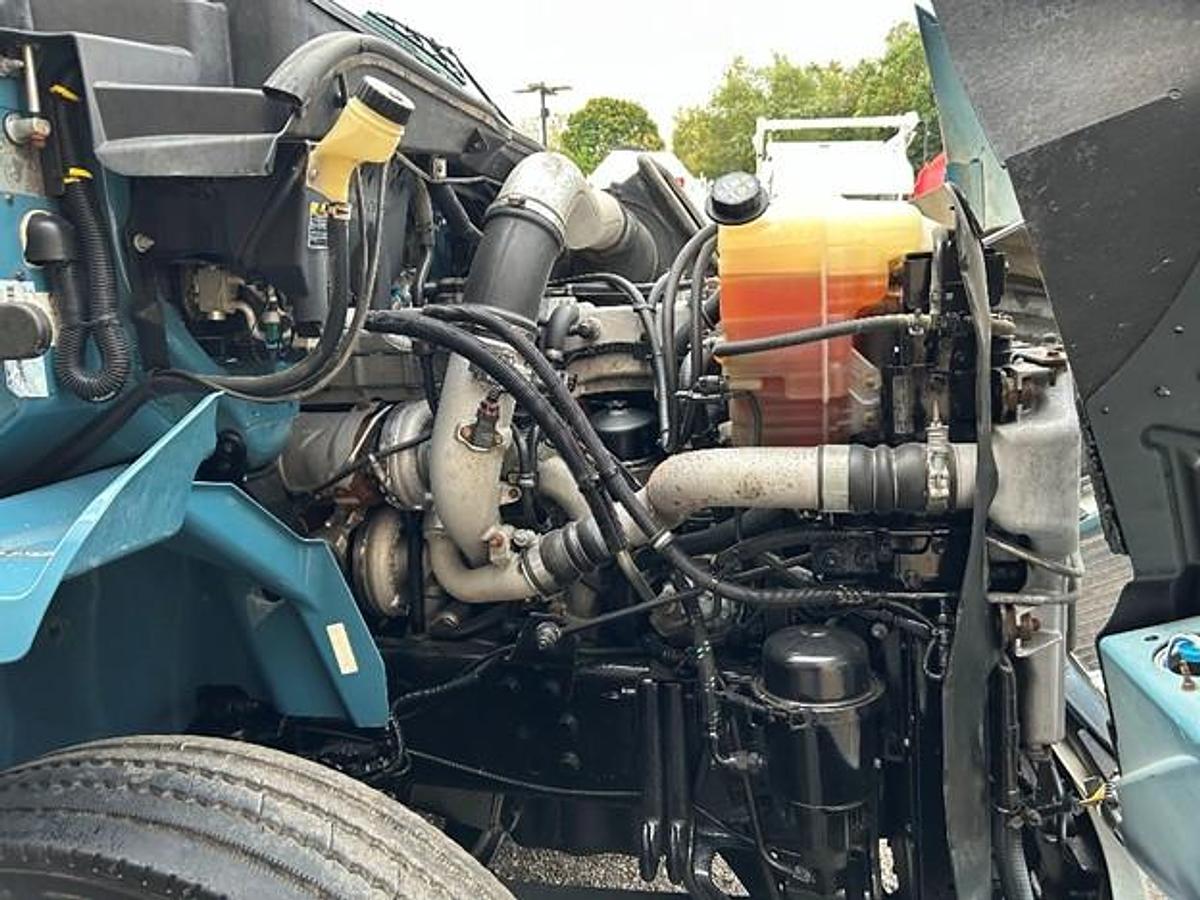 Used 2013 INTERNATIONAL DAY CAB