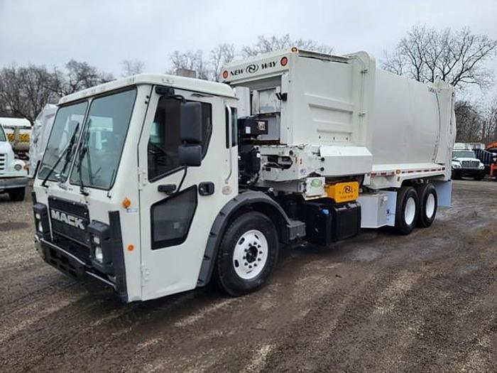 Used 2017 MACK AUTOMATED SIDE LOAD TRUCK