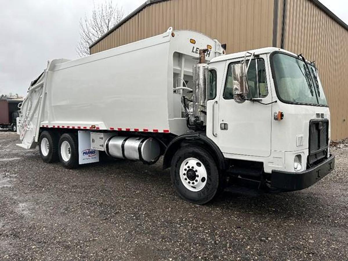 Used 2011 AUTOCAR REAR LOAD TRUCK