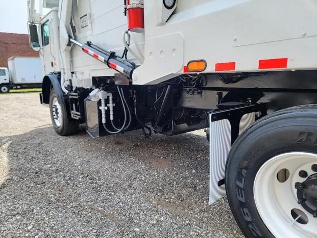Used 2018 MACK FRONT LOAD TRUCK