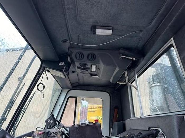 Used 2010 MACK SIDE LOAD TRUCKC