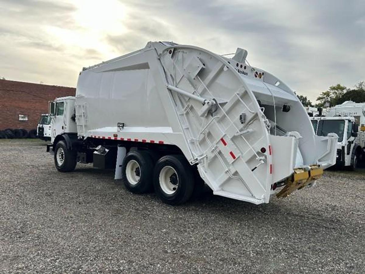 Used 2010 MACK REAR LOAD TRUCK