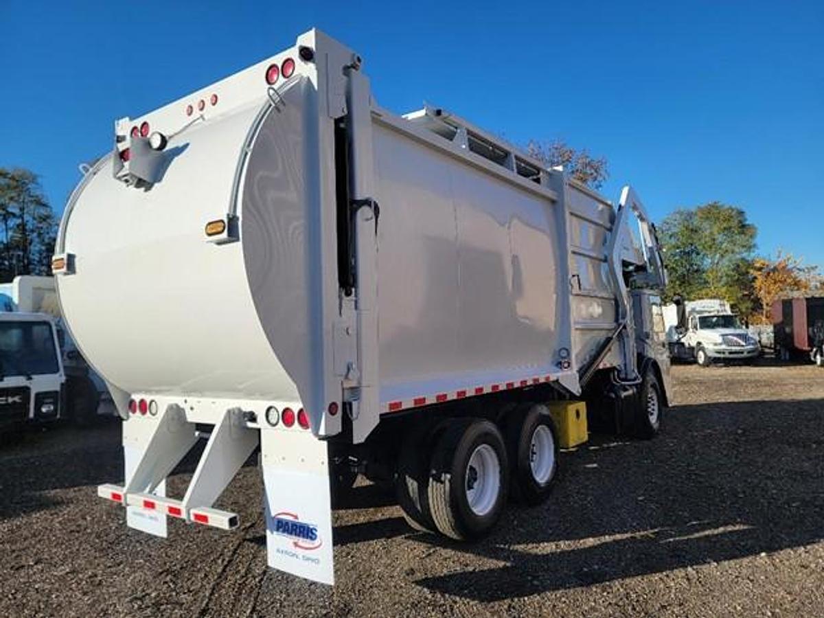 Used 2016 MACK FRONT LOAD TRUCK