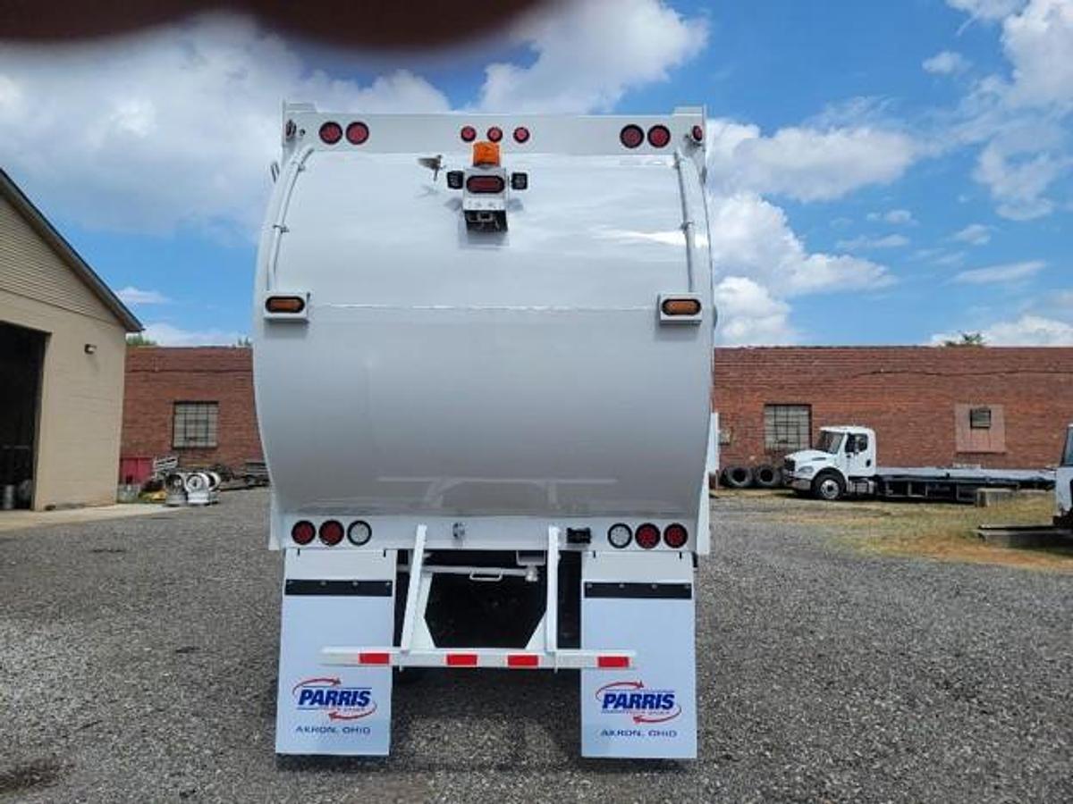 Used 2019 AUTOCAR FRONT LOAD TRUCK