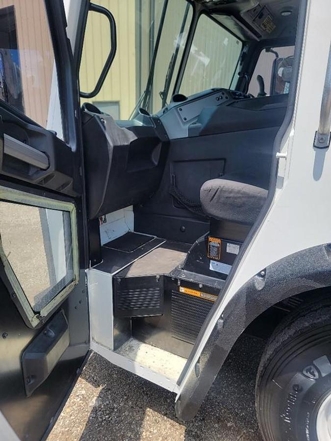 Used 2017 MACK AUTOMATED SIDE LOAD TRUCK