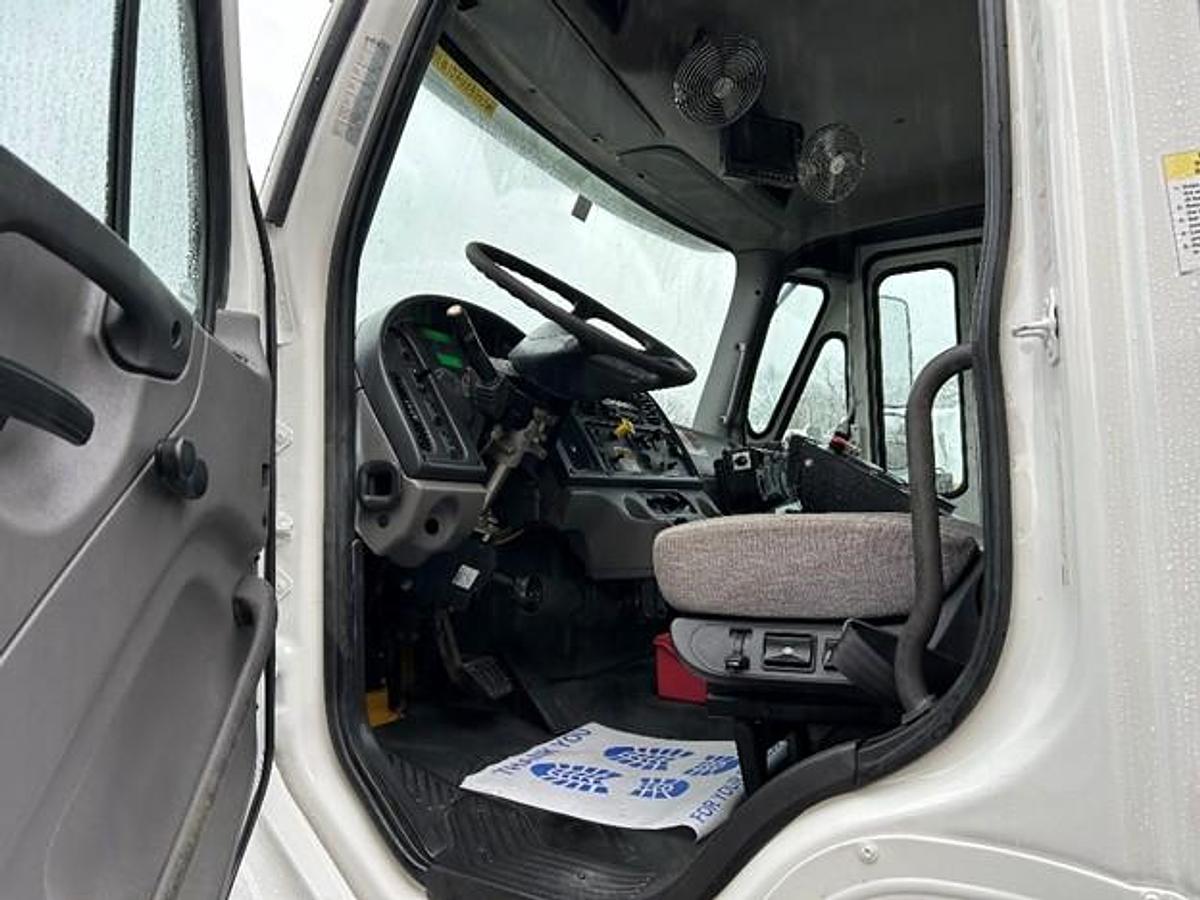 Used 2016 FREIGHTLINER SIDE LOAD TRUCK