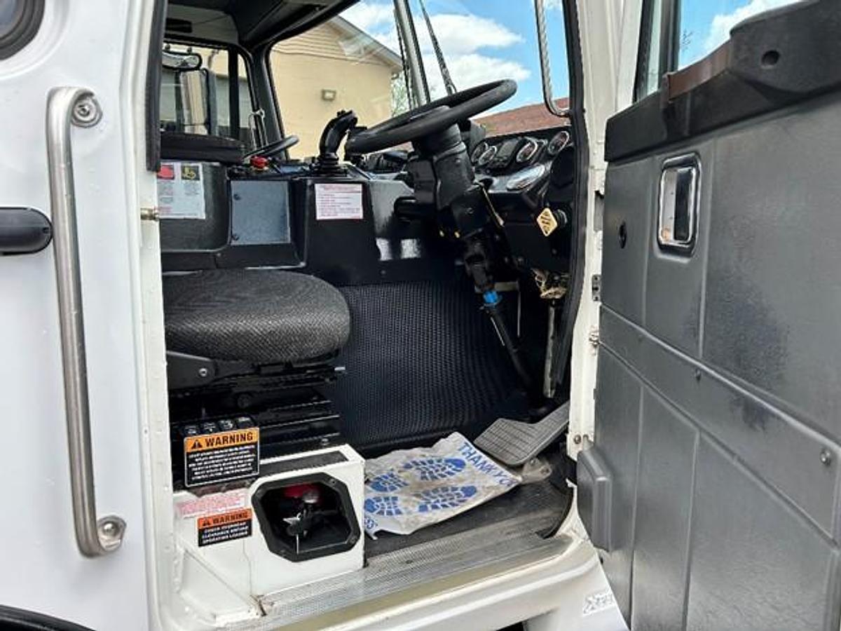 Used 2017 AUTOCAR AUTOMATED SIDE LOAD TRUCK