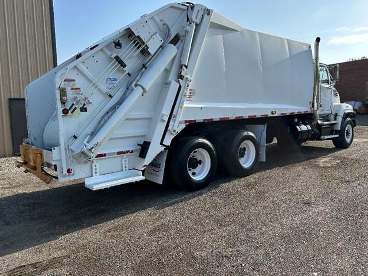 Used 2017 WESTERN STAR REAR LOAD TRUCK