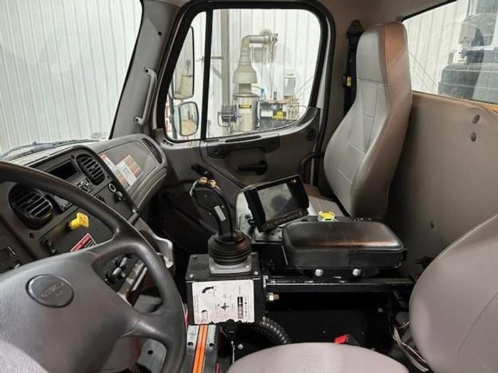 Used 2018 FREIGHTLINER AUTOMATED SIDE LOAD TRUCK